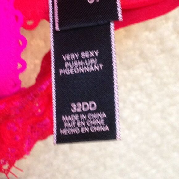 Victoria's Secret Very Sexy Push-Up 32DD - Picture 5 of 7